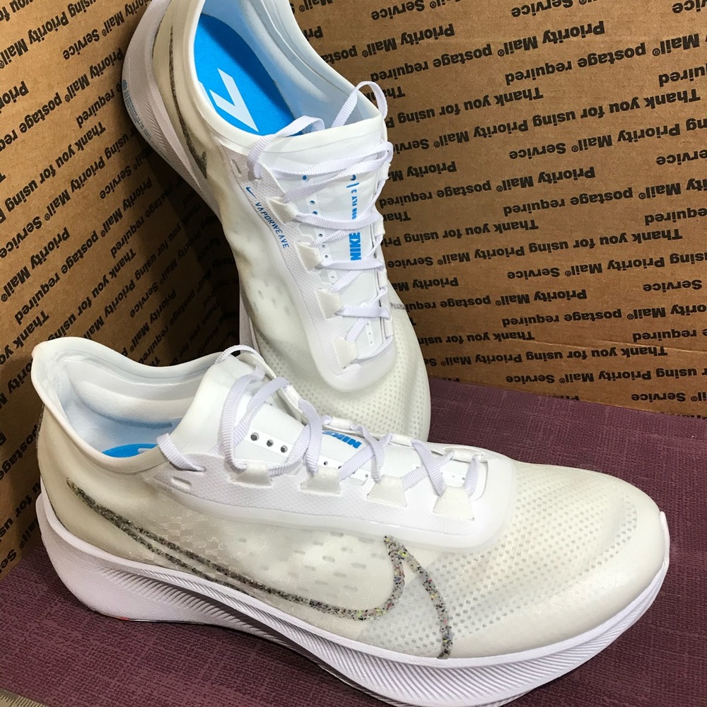 NEW NIKE SNEAKERS WHITE